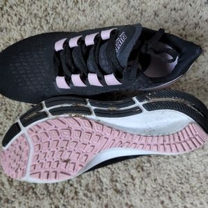 Nike Air Zoom size 7.5 black with pink